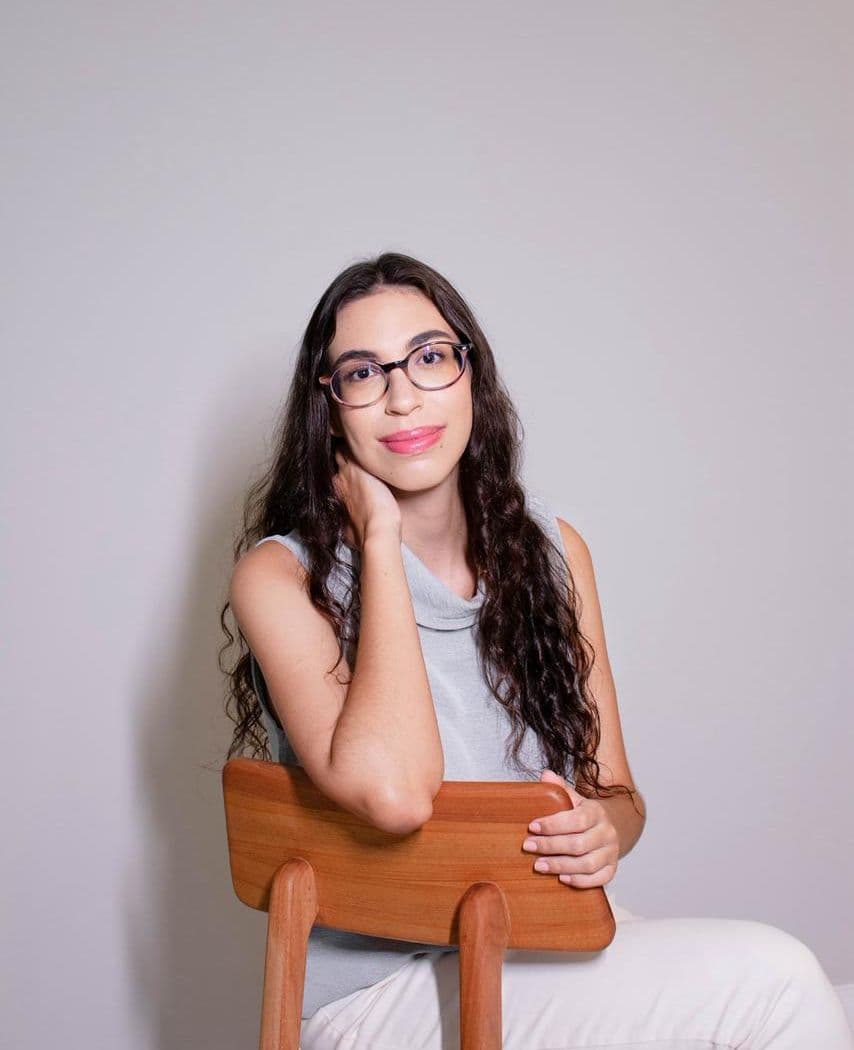 Retrato da psicóloga Bianca Correa, Gestalt-terapeuta que atende mulheres online